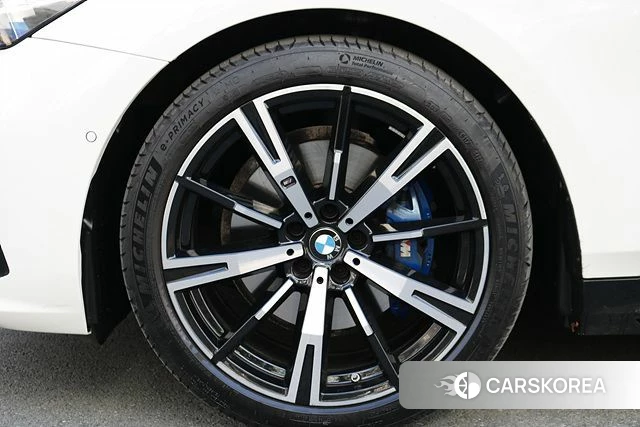 BMW 5 Series (G60) 2023 Белый из Кореи, фото 6