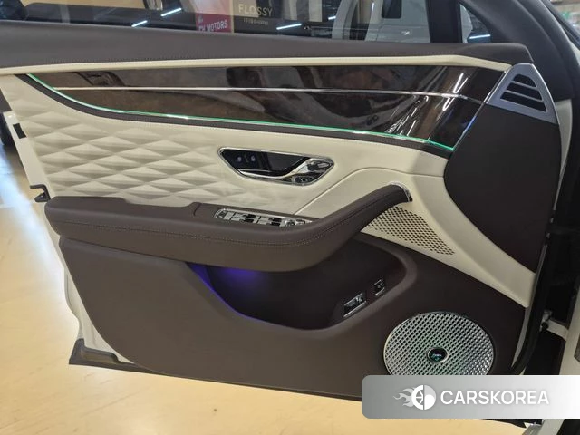 Bentley Flying Spur 3rd Generation 2022 Белый из Кореи, фото 6