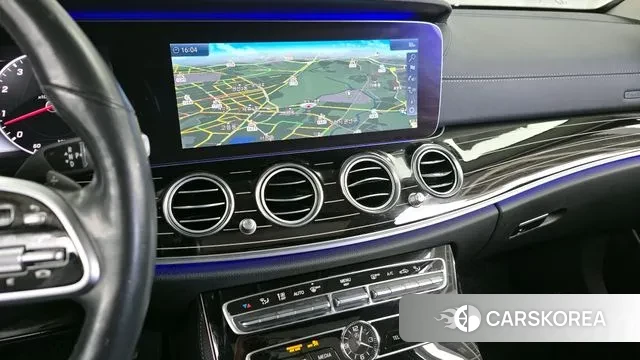 Mercedes-Benz E-Class W213 2019 Серебряный из Кореи, фото 6