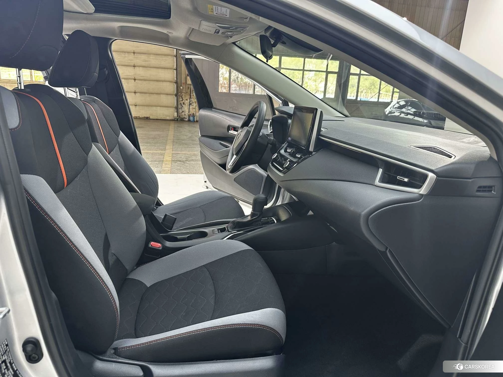 Toyota Corolla 2023 Серебристо-серый из Китая, фото 6