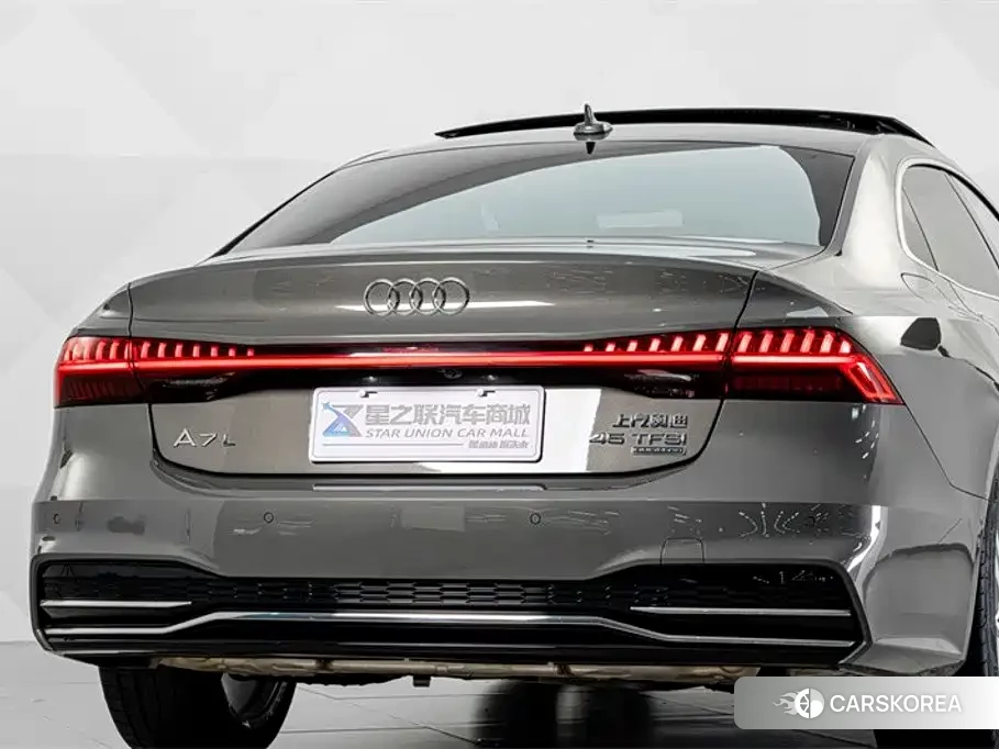 Audi A7L 2026 Silver/gray из Китая, фото 6