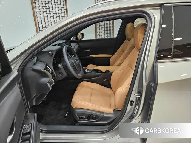 Lexus UX300h 2025 Серебристо-серый из Кореи, фото 6