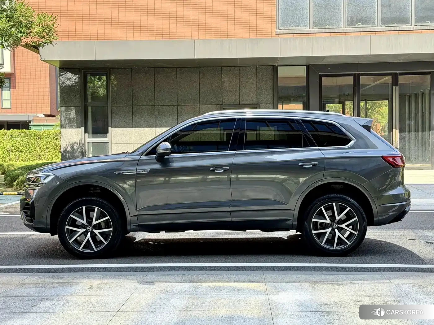 Volkswagen Touareg 2021 Champagne/brown из Китая, фото 6