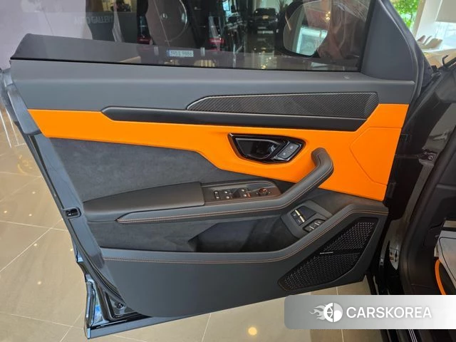 Lamborghini Urus 2026 Черный из Кореи, фото 6