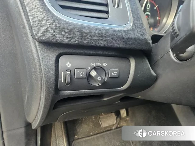 Volvo V40 Cross-Country 2018 Белый из Кореи, фото 6