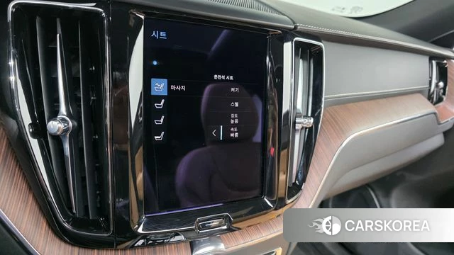 Volvo XC60 second Generation 2021 Белый из Кореи, фото 6
