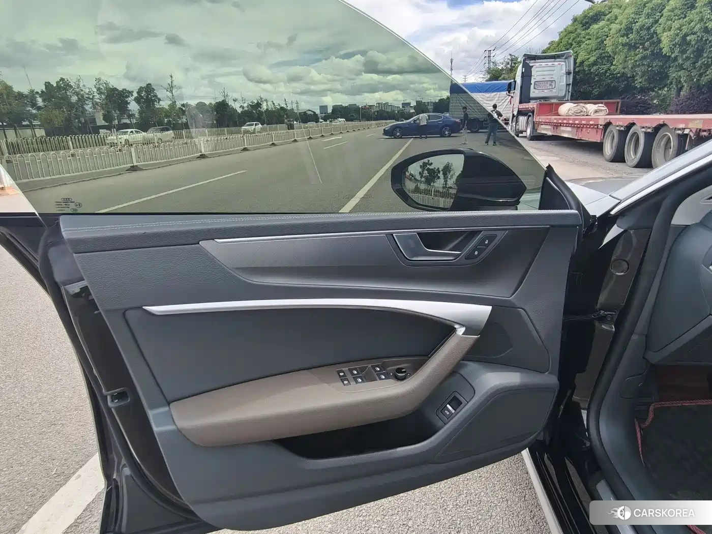 Audi A7L 2023 Silver/gray из Китая, фото 6