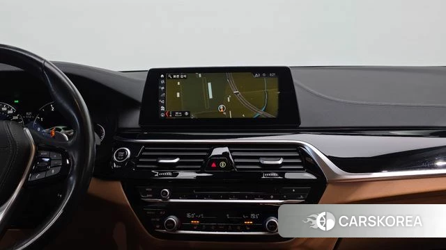 BMW 5 Series (G30) 2018 Светло-серебряный цвет из Кореи, фото 6