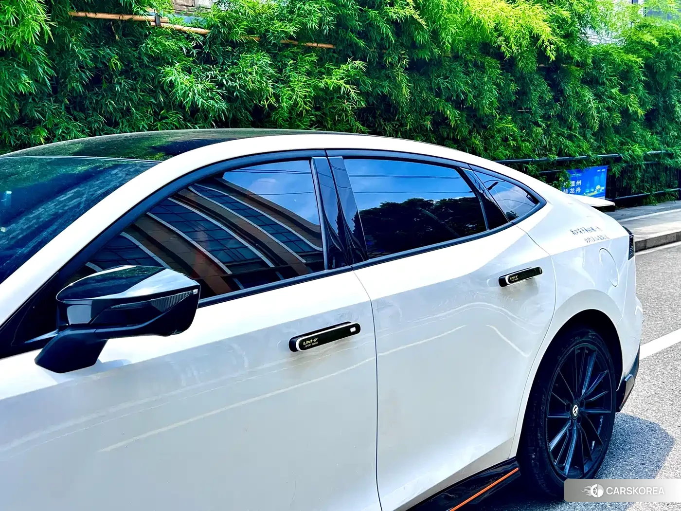 Chang'an Changan UNI-V 2024 Белый из Китая, фото 6