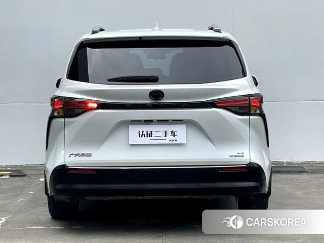 Toyota Saina 2022 Белый из Китая, фото 6
