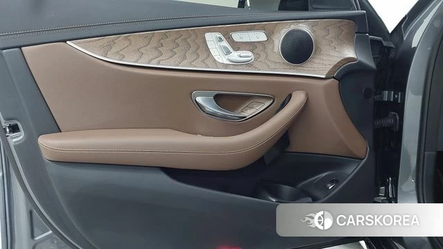 Mercedes-Benz E-Class W213 2023 Серый из Кореи, фото 6