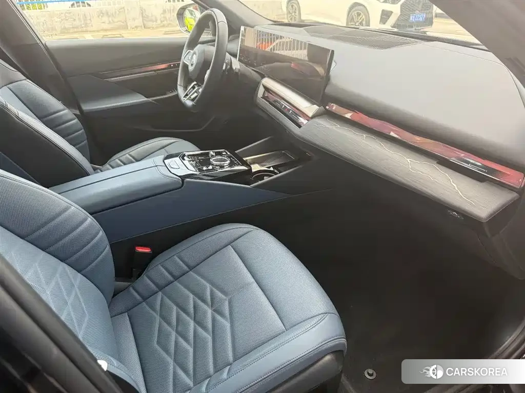 BMW 5 series 2025 Черный из Китая, фото 6