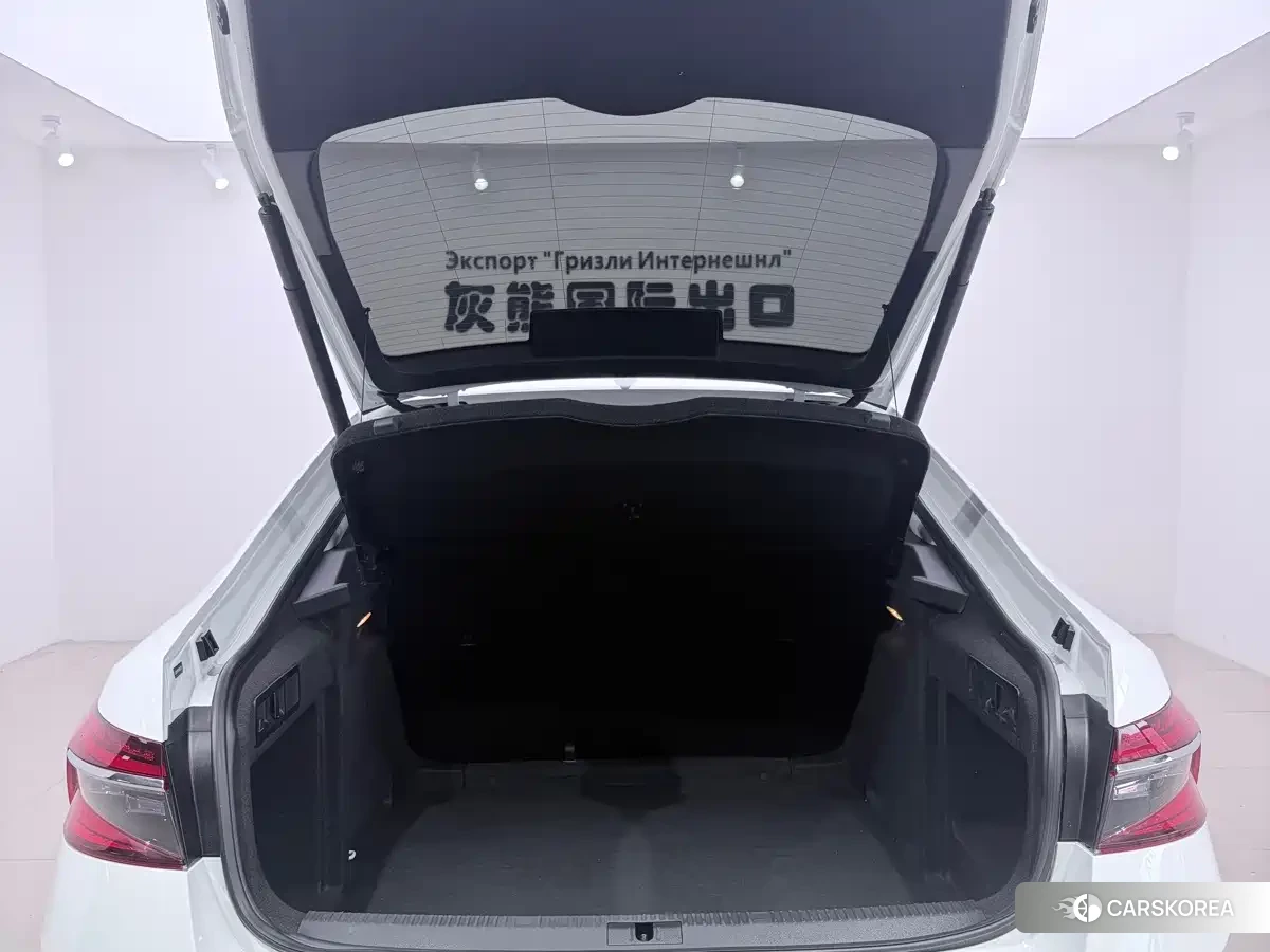 Skoda Superb 2024 Белый из Китая, фото 6