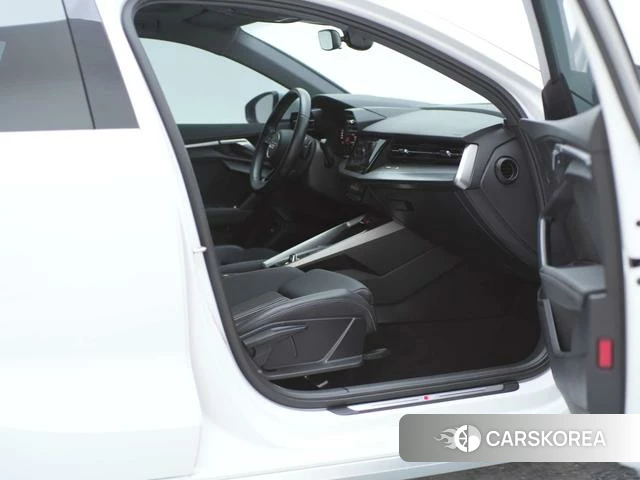 Audi A3 2023 Белый из Китая, фото 6