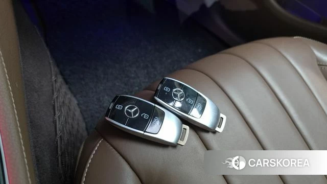 Mercedes-Benz E-Class W213 2019 Серебряный из Кореи, фото 6