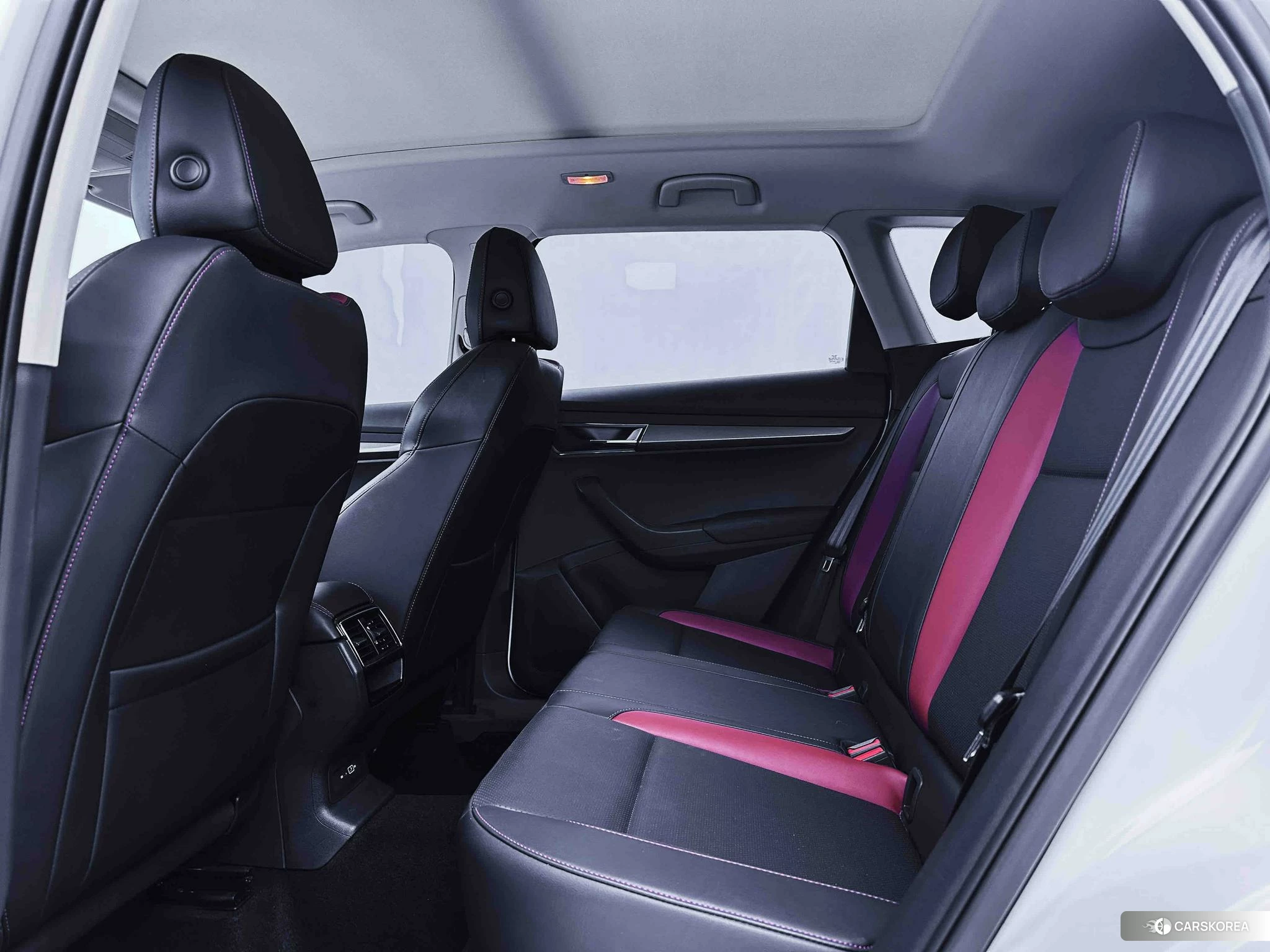 Skoda Krok 2023 Белый из Китая, фото 6