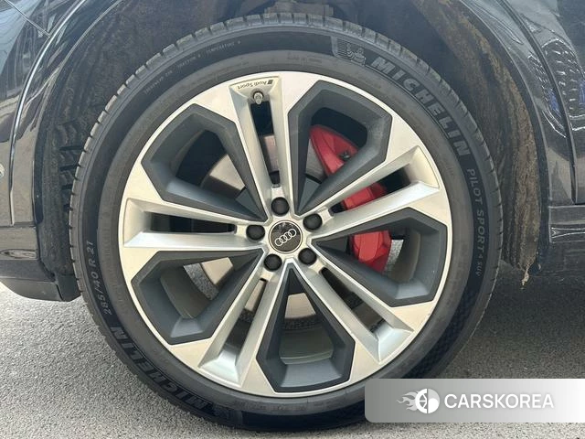 Audi Q7 2022 Черный из Китая, фото 6