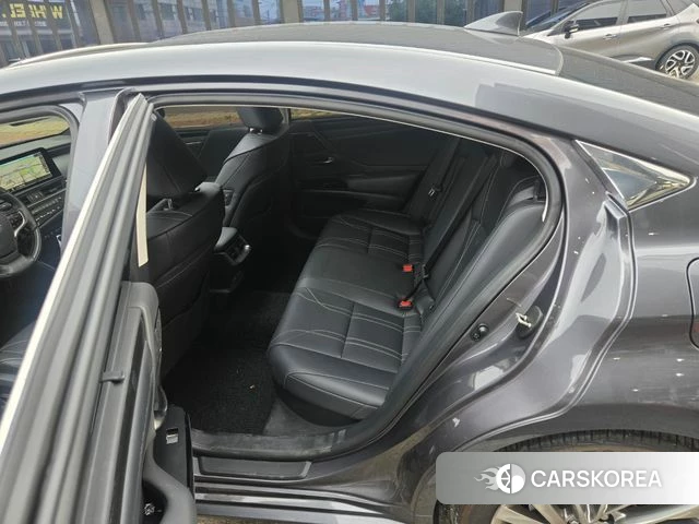 Lexus ES300h 7th generation 2024 Серый из Кореи, фото 6