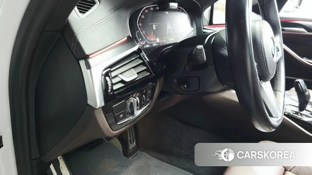 BMW 5 Series (G30) 2022 Белый из Кореи, фото 6