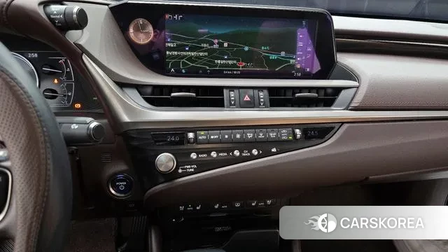 Lexus ES300h 7th generation 2020 Черный из Кореи, фото 6