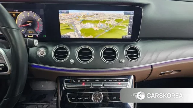 Mercedes-Benz E-Class W213 2018 Серебряный из Кореи, фото 6