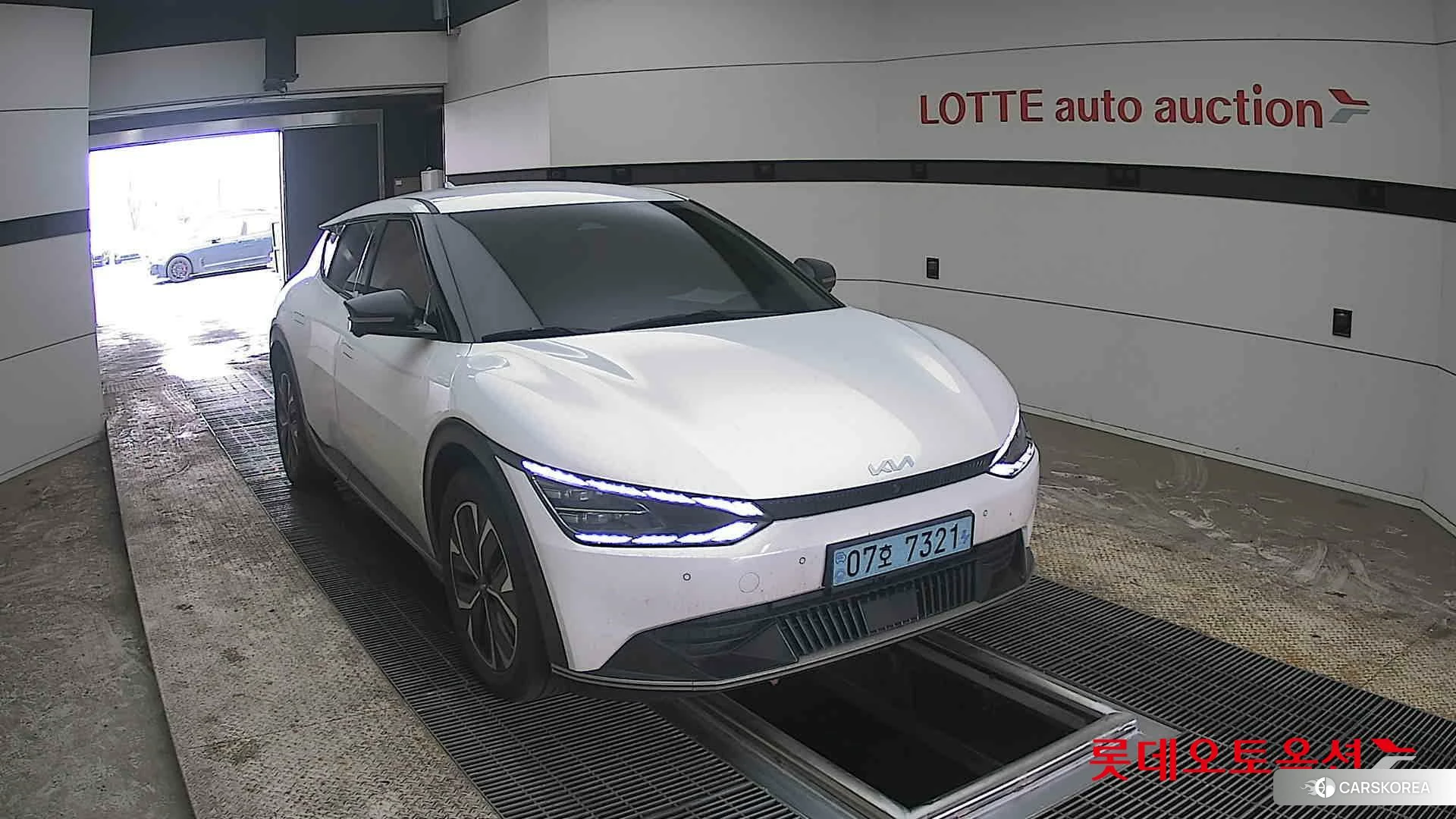Kia EV6 2022 Snow White Pearl из Кореи, фото 6