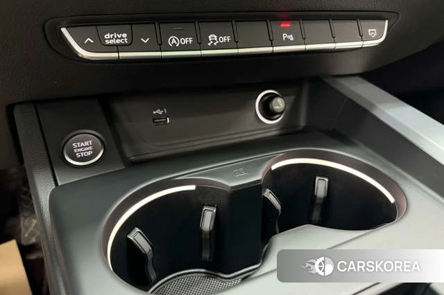 Audi A4L 2022 Темно-серый из Китая, фото 6