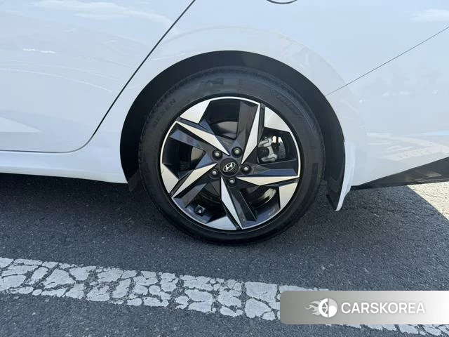 Hyundai Elantra 2022 Белый из Китая, фото 6