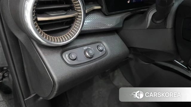Chevrolet (GM Daewoo) Trax Crossover 2023 Черный из Кореи, фото 6