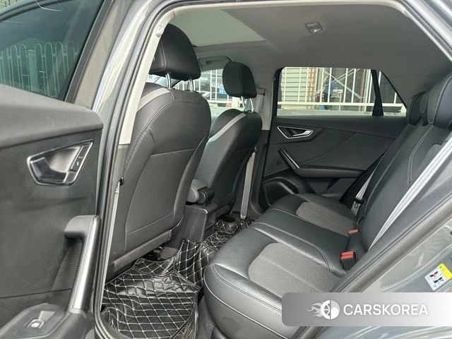 Audi Q2L 2021 Темно-серый из Китая, фото 6