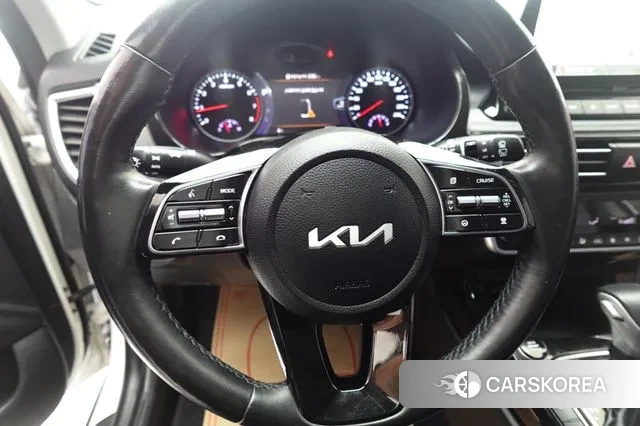 Kia Seltos 2022 Белый из Кореи, фото 6