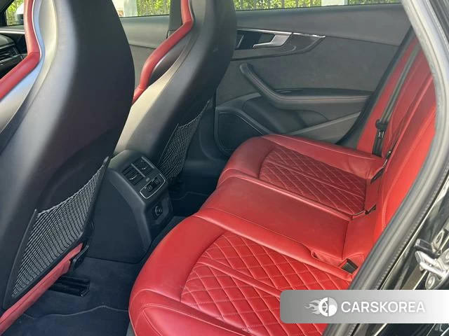 Audi S4 2023 Черный из Китая, фото 6