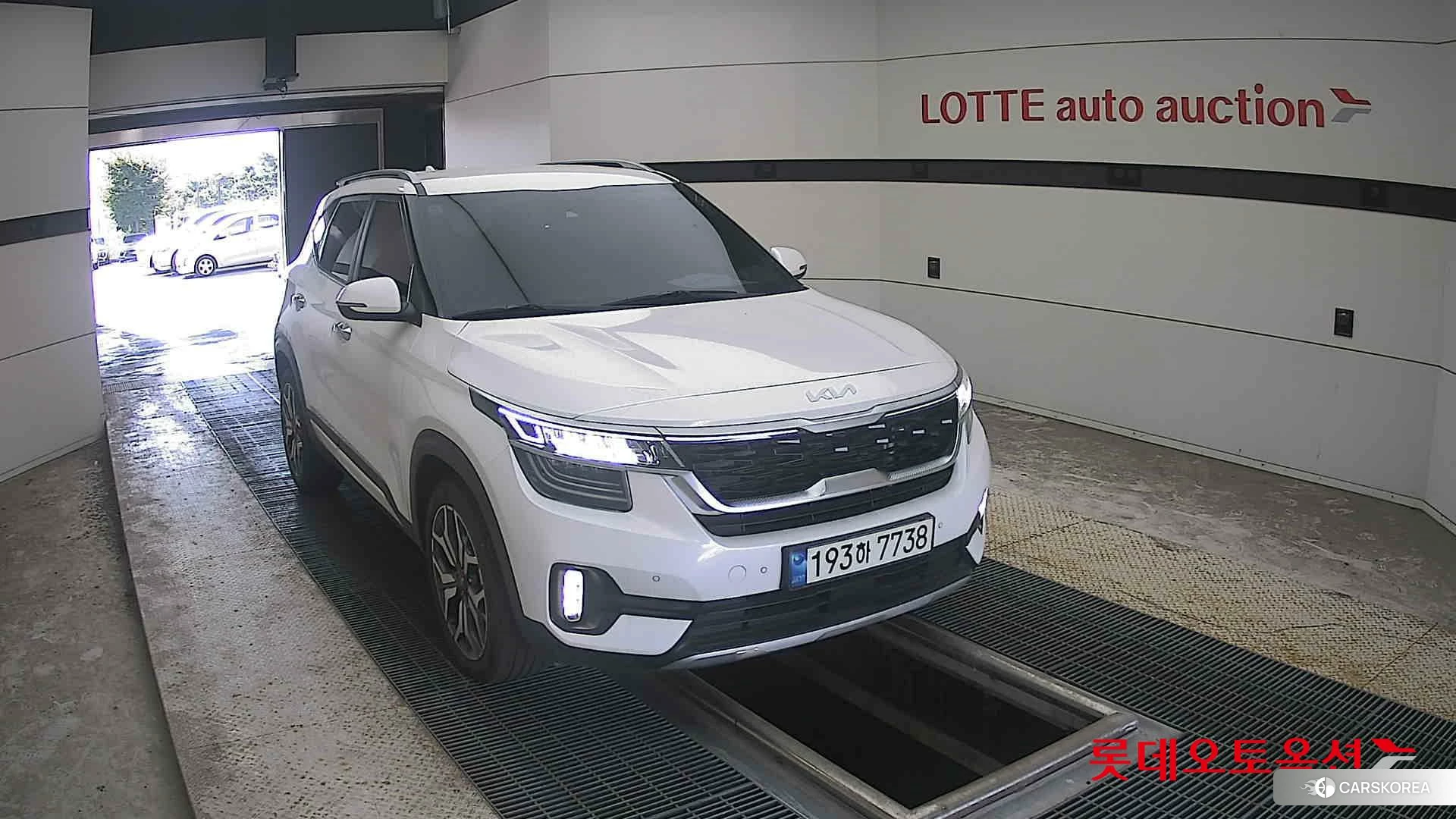 Kia Seltos 2023 Snow White Pearl из Кореи, фото 6