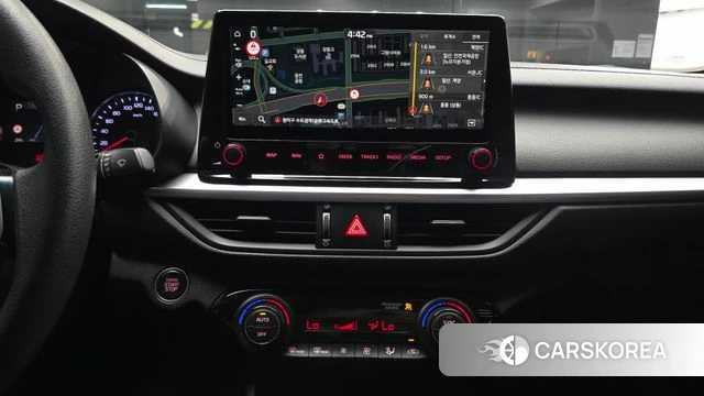 Kia The New K3 2nd generation 2021 Белый из Кореи, фото 6