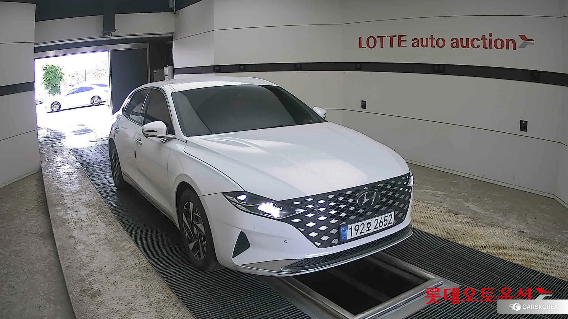 Hyundai Grandeur Hybrid 2022 Creamy White Pearl (optional) из Кореи, фото 6