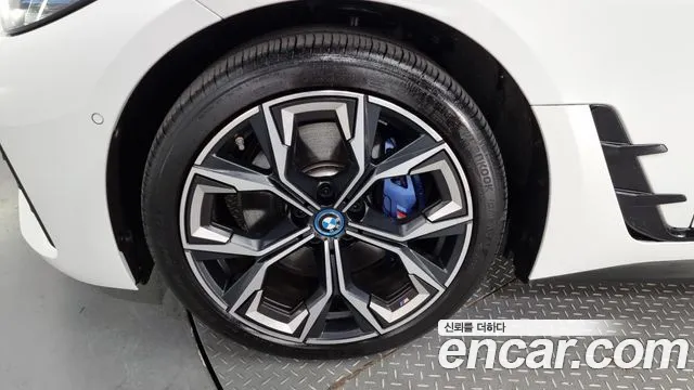 BMW i4 id 2676575 из Кореи 6