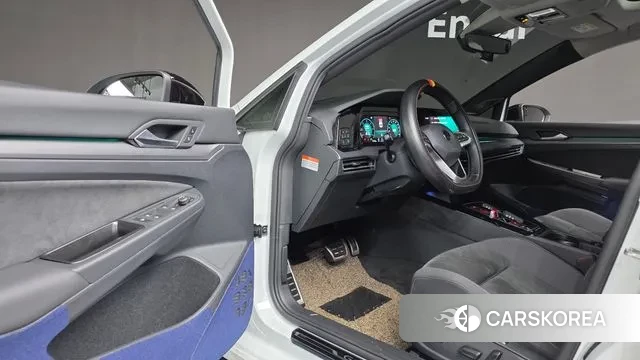 Volkswagen Golf 8th Generation 2023 Белый из Кореи, фото 6