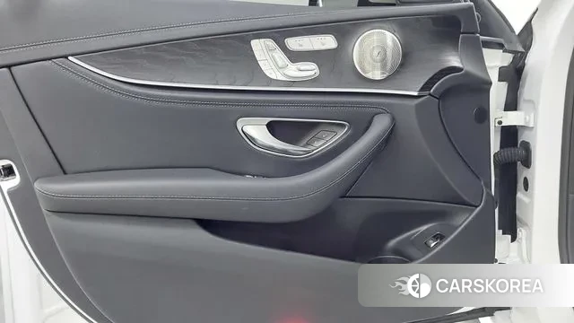 Mercedes-Benz E-Class W213 2022 Белый из Кореи, фото 6