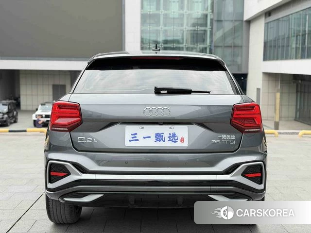Audi Q2L 2022 Темно-серый из Китая, фото 6
