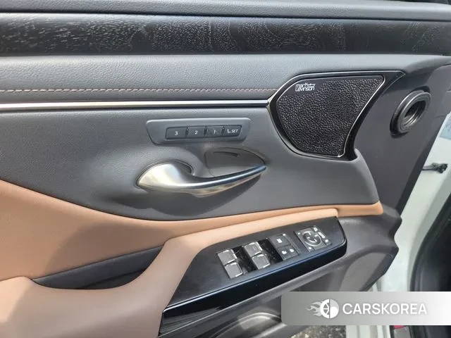 Lexus ES300h 7th generation 2023 Белый из Кореи, фото 6