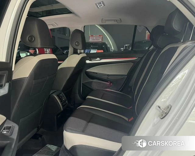Volkswagen Golf 2023 Белый из Китая, фото 6