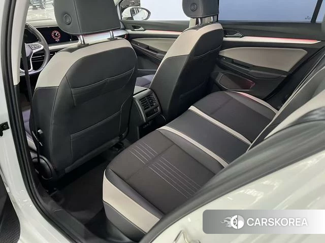Volkswagen Golf 2022 Белый из Китая, фото 6