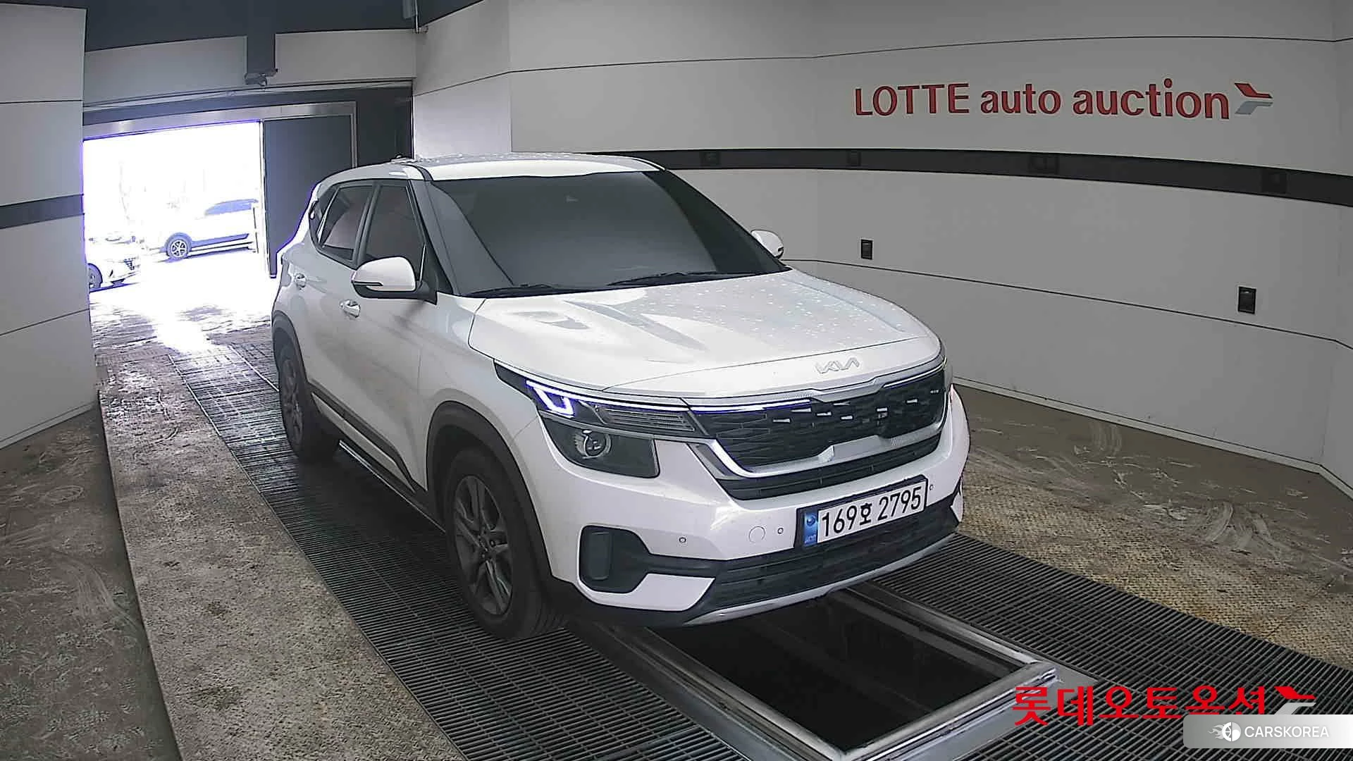 Kia Seltos 2023 Snow White Pearl из Кореи, фото 6