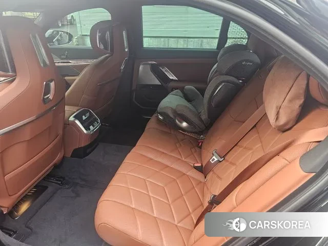 BMW 7 Series (G70) 2025 Черный из Кореи, фото 6