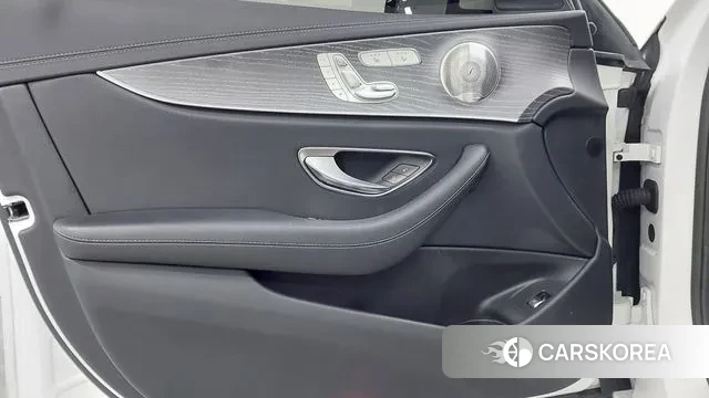 Mercedes-Benz E-Class W213 2022 Белый из Кореи, фото 6