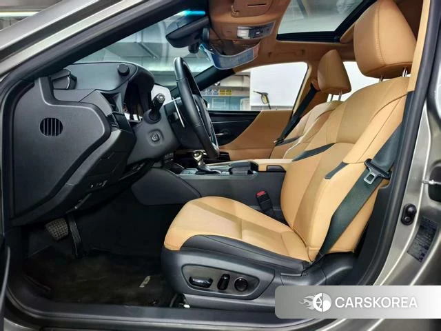 Lexus ES 2022 Серебристо-серый из Китая, фото 6
