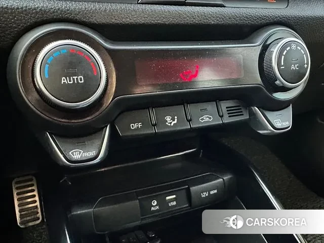 Kia Stonic 2018 Белый из Кореи, фото 6