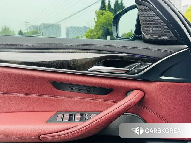 BMW 5 series 2020 Черный из Китая, фото 6
