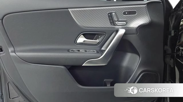 Mercedes-Benz A-Class W177 2024 Черный из Кореи, фото 6