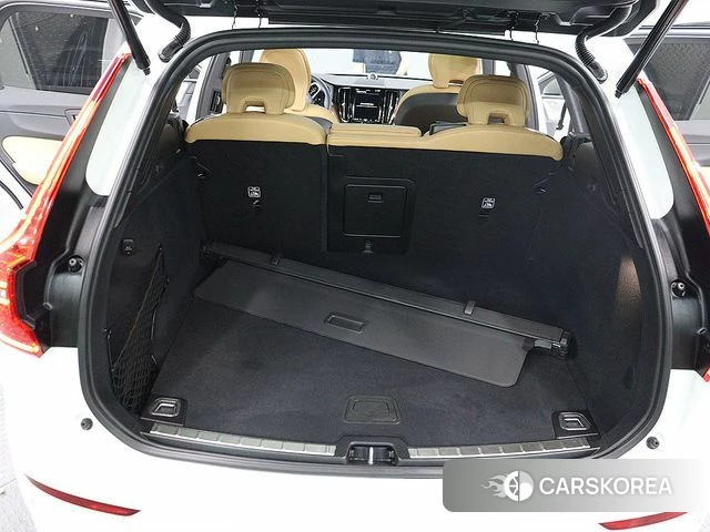 Volvo XC60 second Generation 2024 Белый из Кореи, фото 6